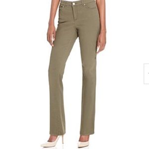 🌵Charter Club Tummy-Slimming Straight-Leg Jeans